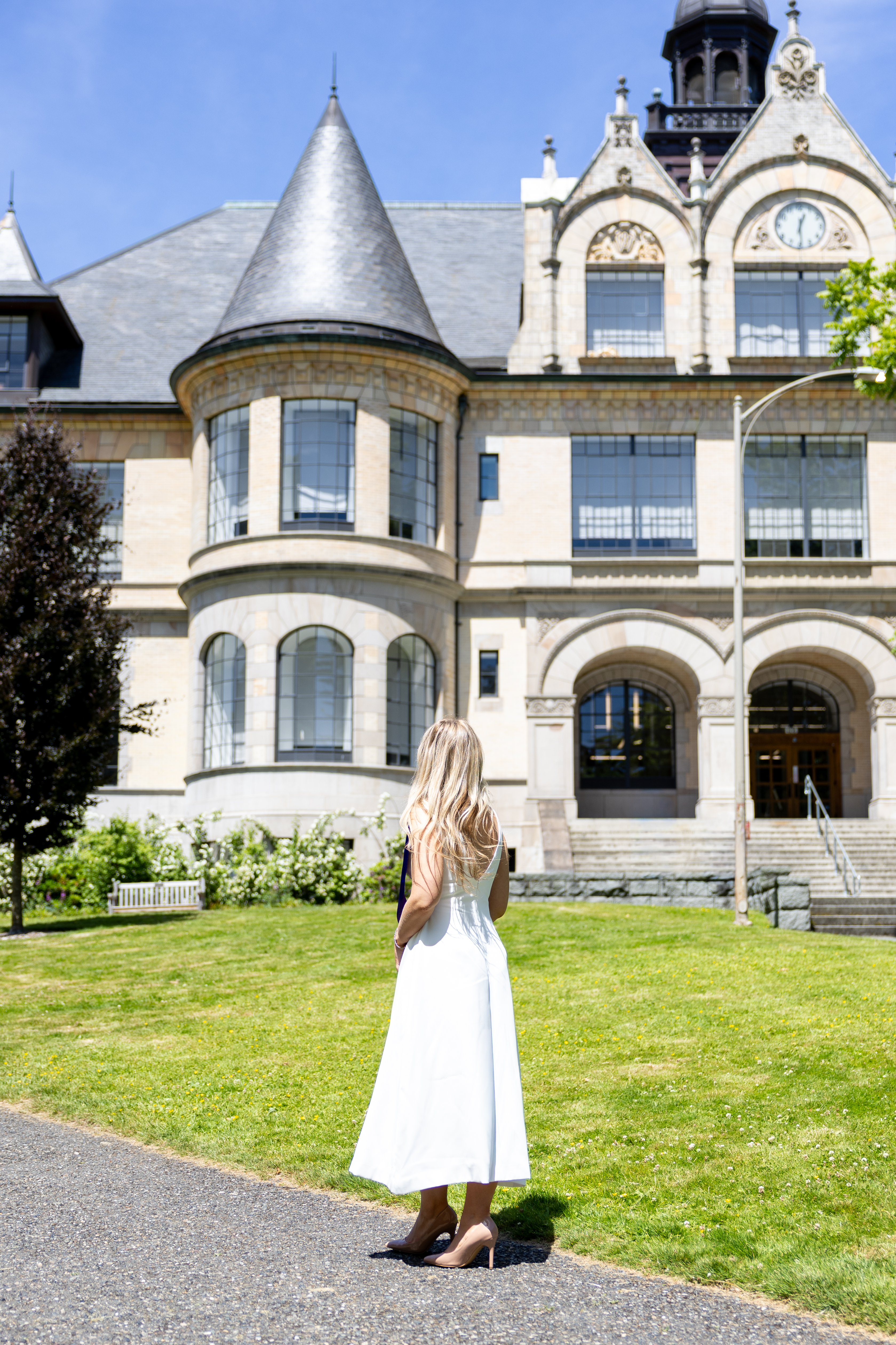Sydney walking on the University of Washington campus